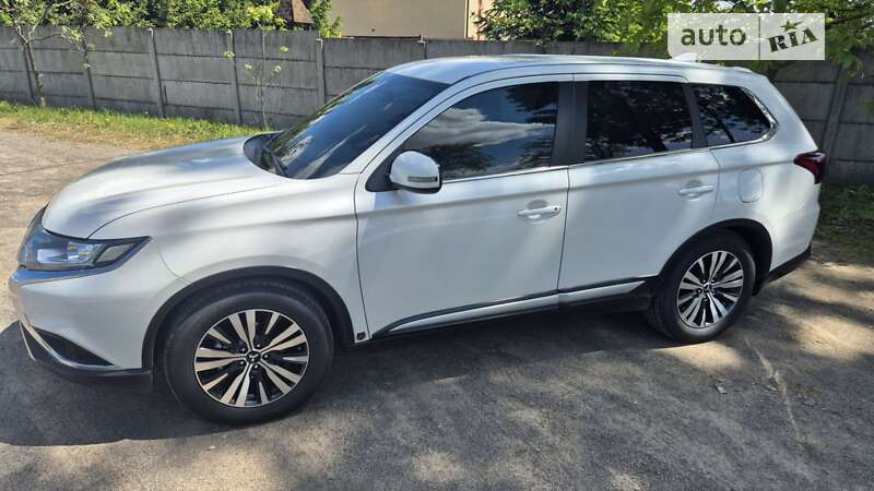 2020 mitsubishi outlander