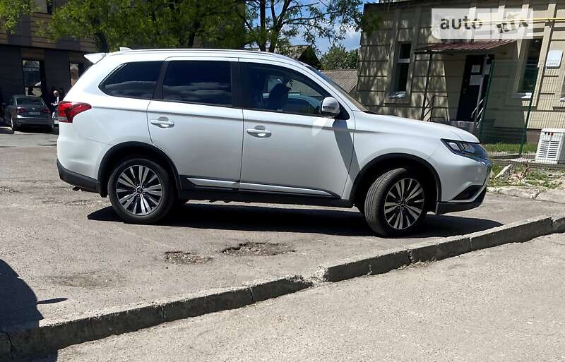2021 mitsubishi outlander