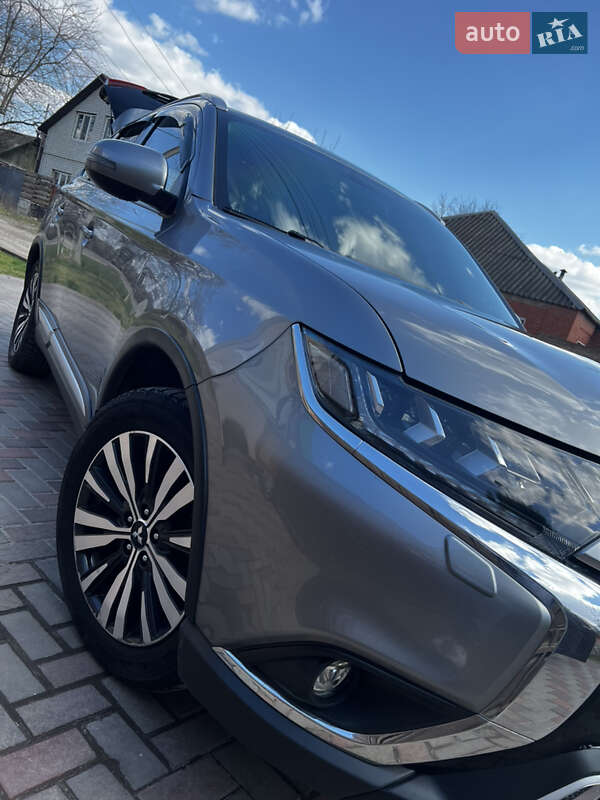2019 mitsubishi outlander