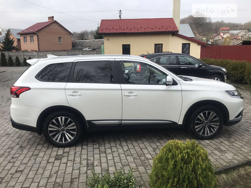 2020 mitsubishi outlander