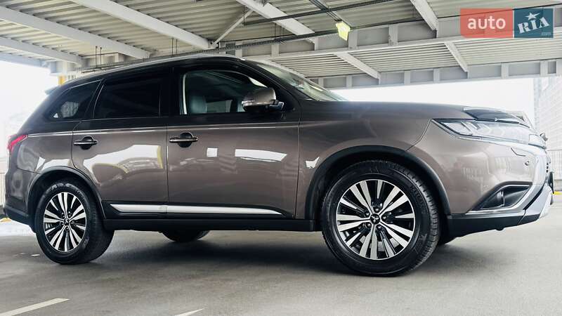 2020 mitsubishi outlander