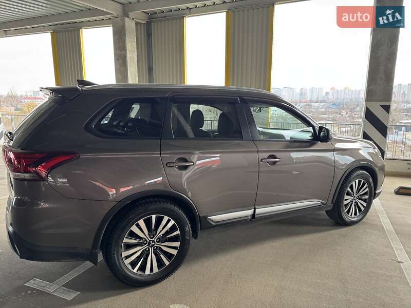 2020 mitsubishi outlander