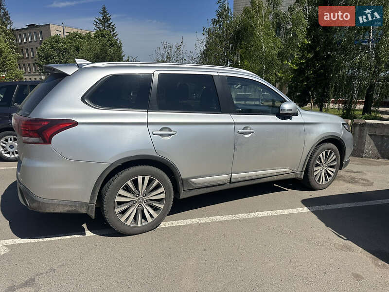 2020 mitsubishi outlander
