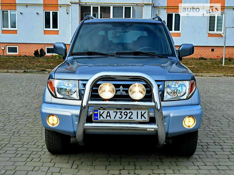 2004 mitsubishi pajero