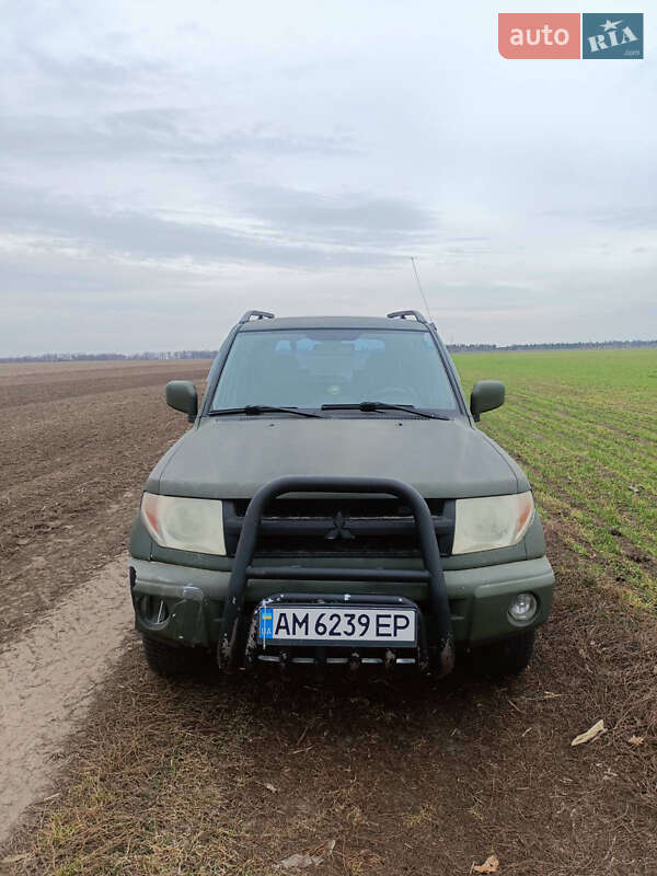 2005 mitsubishi pajero-pinin