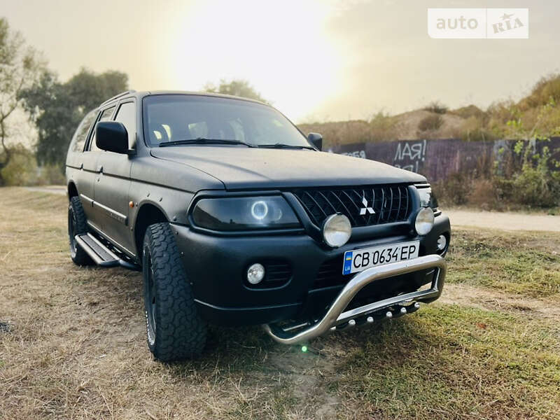 2002 mitsubishi pajero sport