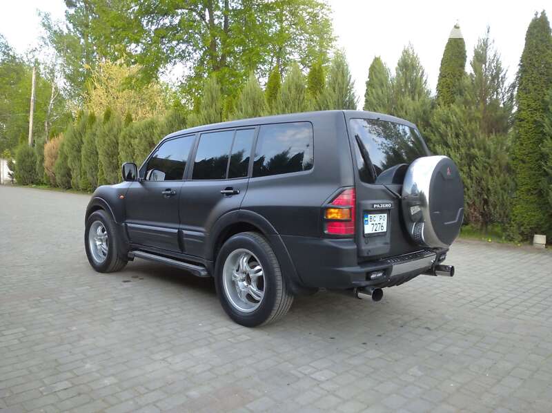 2000 mitsubishi pajero