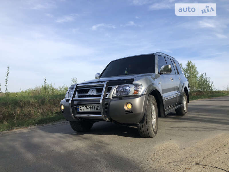 2004 mitsubishi pajero wagon