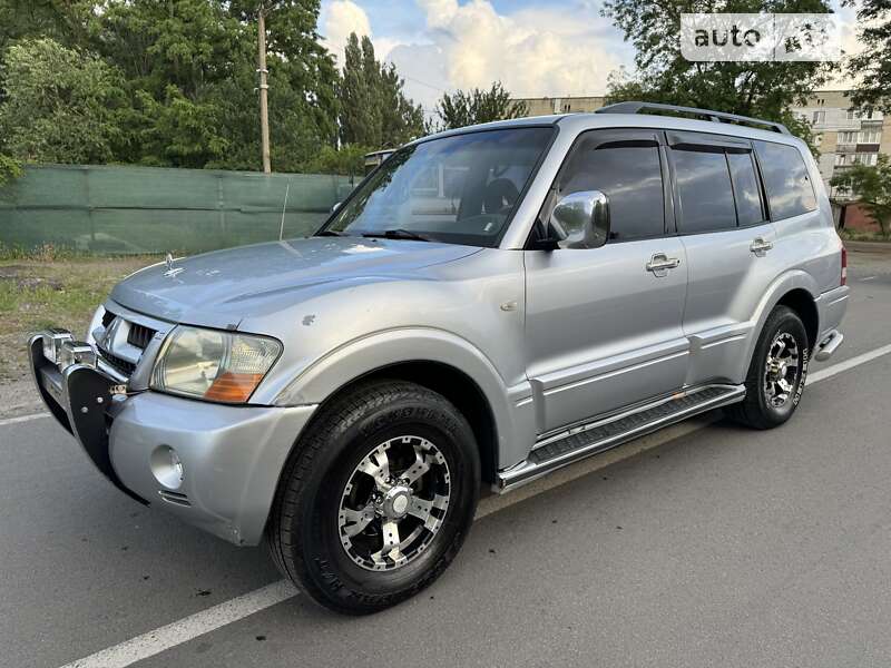 2004 mitsubishi pajero