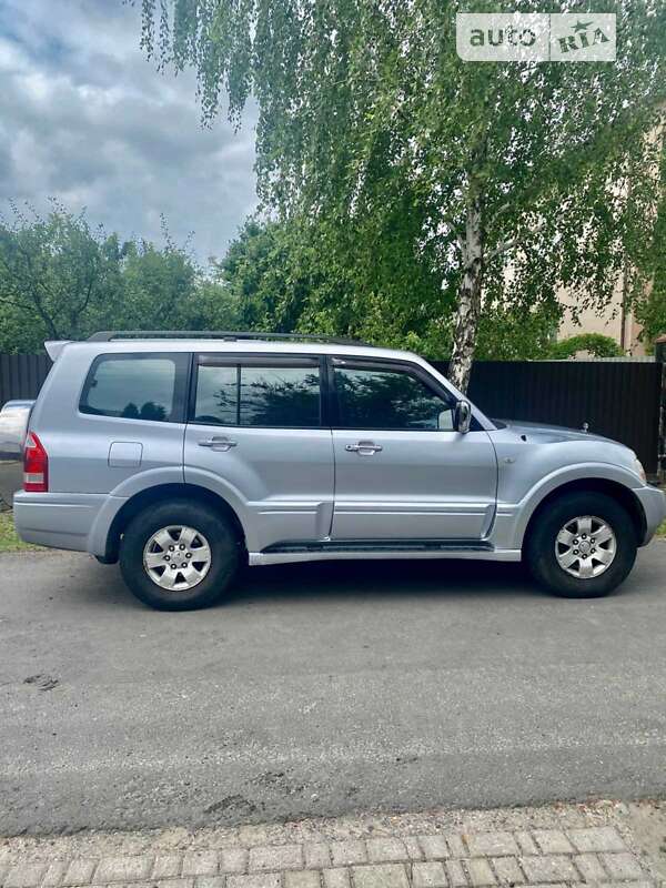 2004 mitsubishi pajero