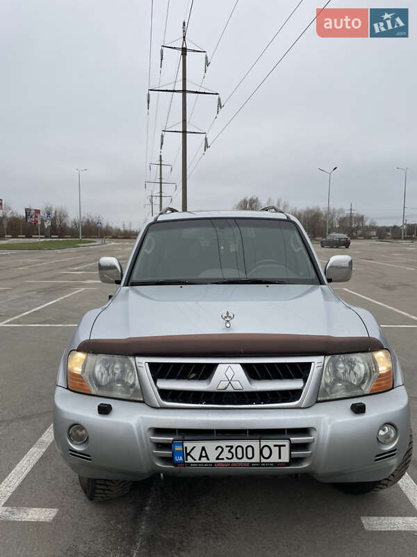 2004 mitsubishi pajero