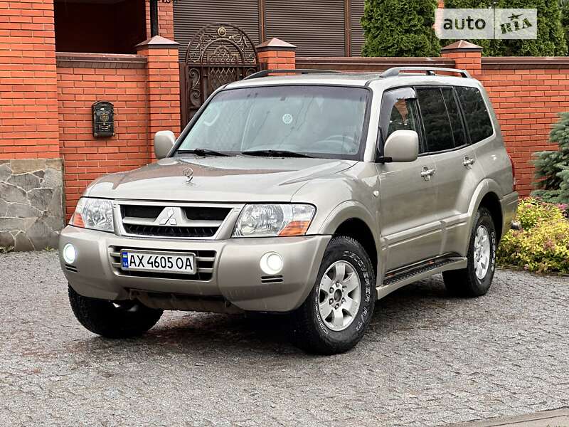 2004 mitsubishi pajero