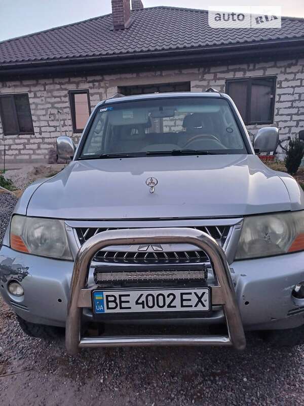 2003 mitsubishi pajero wagon