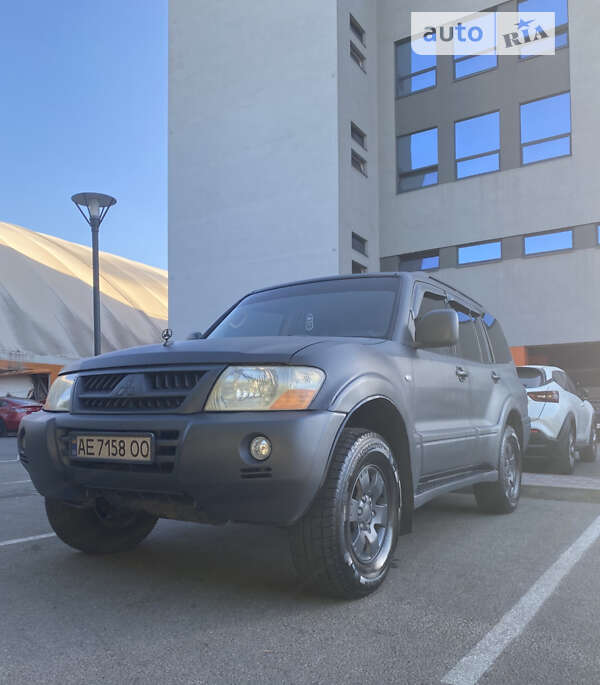 2004 mitsubishi pajero wagon