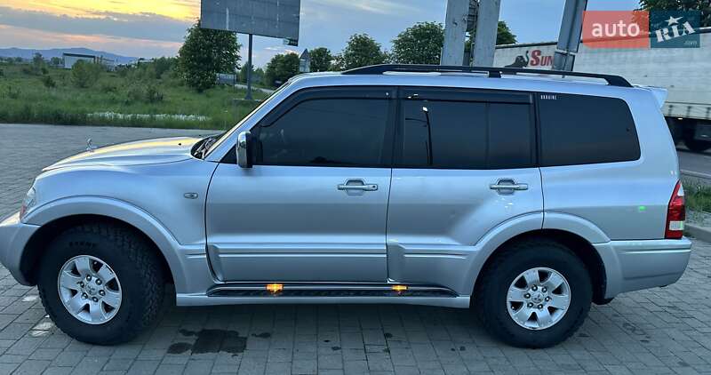 2004 mitsubishi pajero wagon