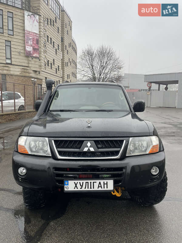 2004 mitsubishi pajero