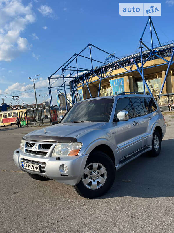 2004 mitsubishi pajero