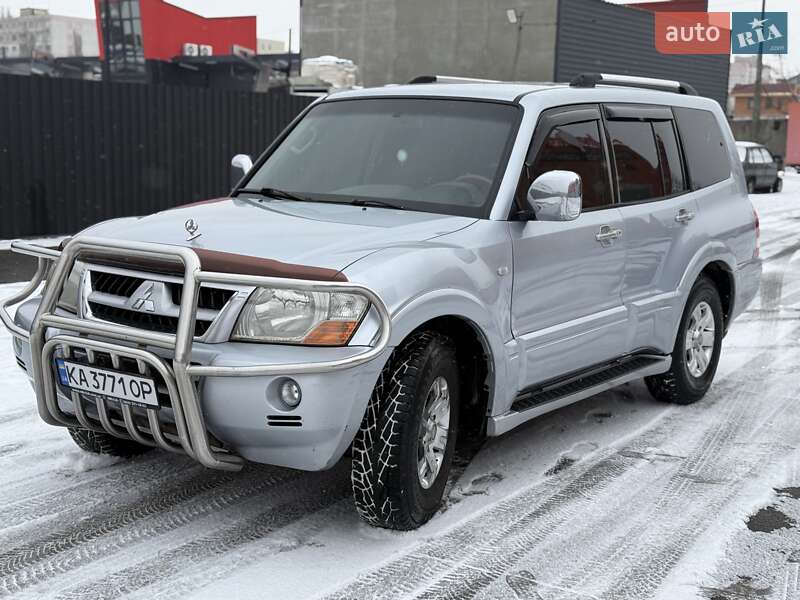 2004 mitsubishi pajero