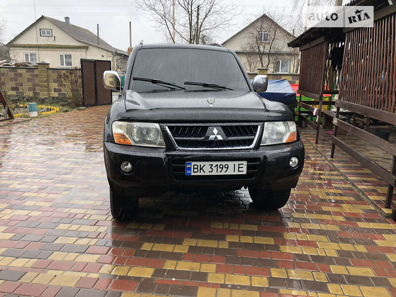 2005 mitsubishi pajero