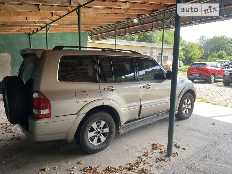 2004 mitsubishi pajero wagon