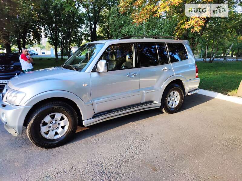 2004 mitsubishi pajero
