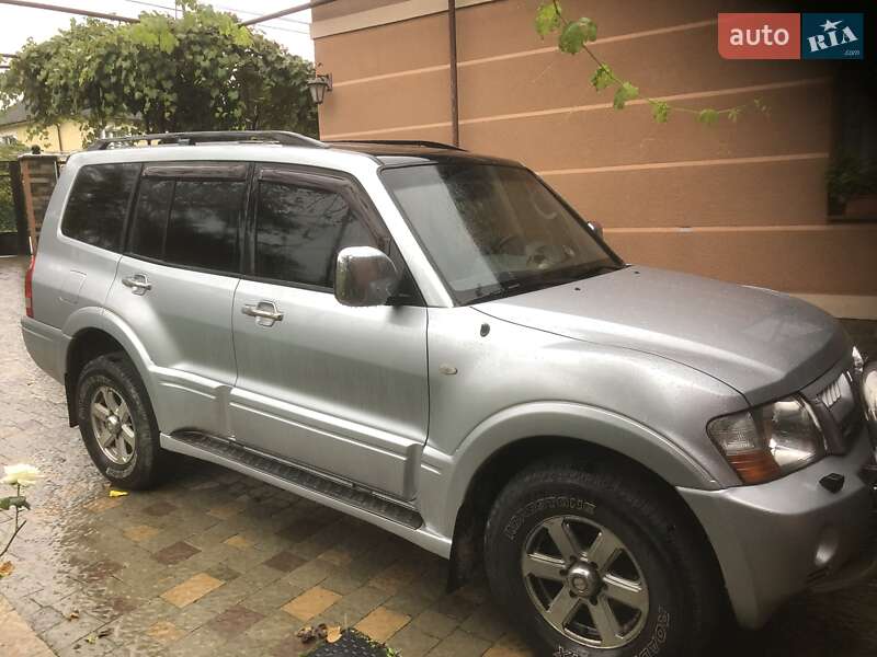 2005 mitsubishi pajero