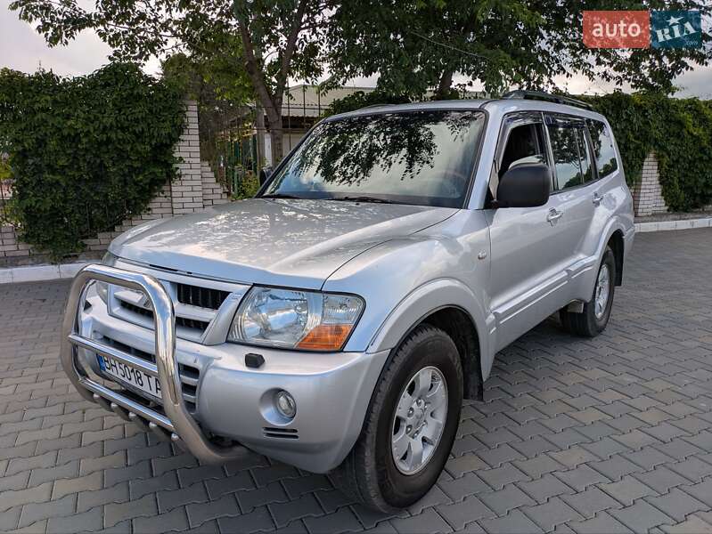 2005 mitsubishi pajero