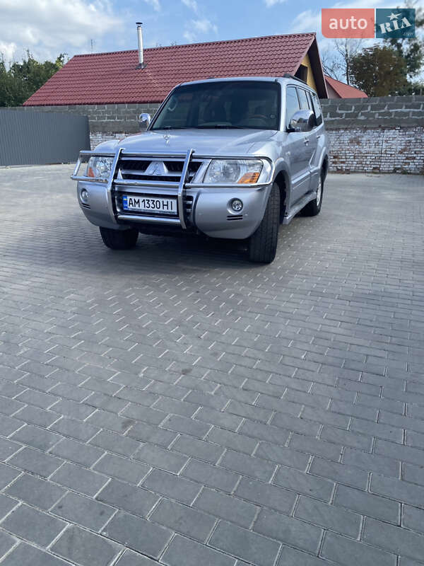 2005 mitsubishi pajero