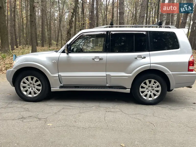 2005 mitsubishi pajero