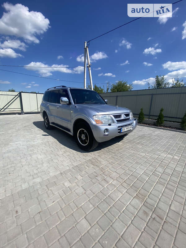 2005 mitsubishi pajero
