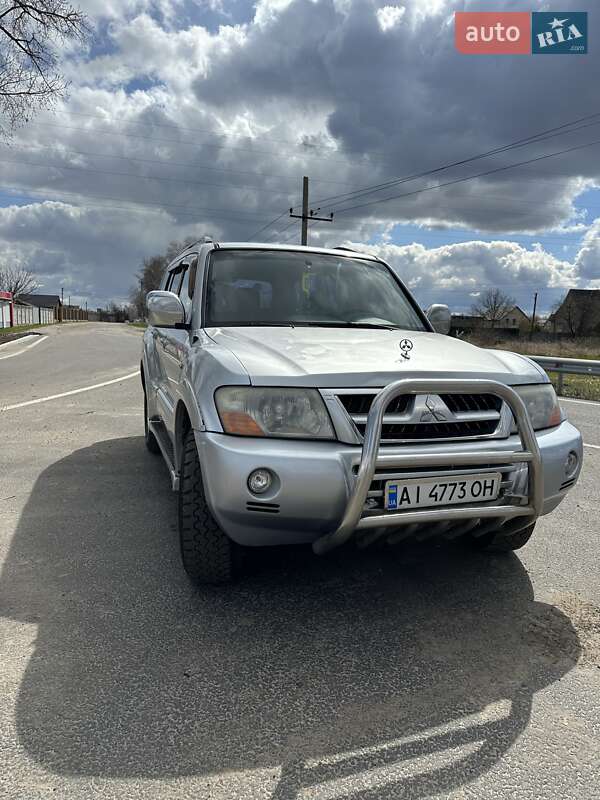 2005 mitsubishi pajero