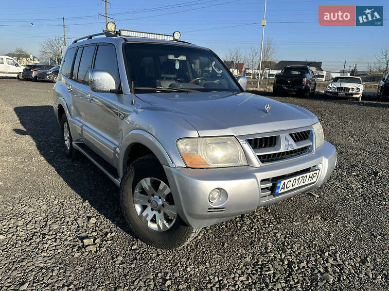 2005 mitsubishi pajero