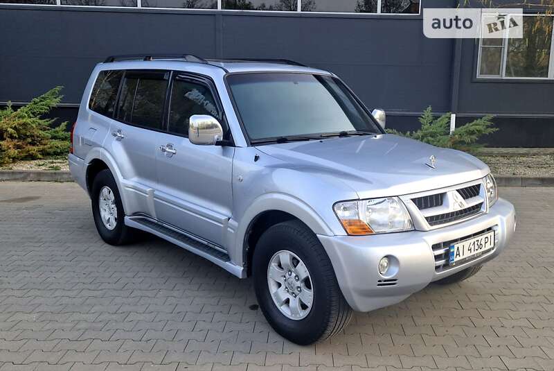 2005 mitsubishi pajero