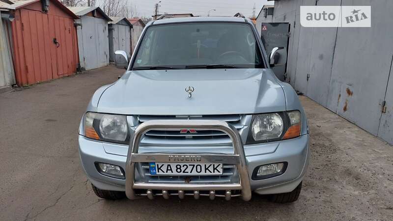 2005 mitsubishi pajero