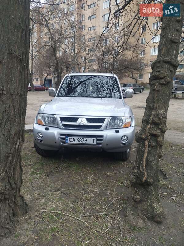 2007 mitsubishi pajero wagon