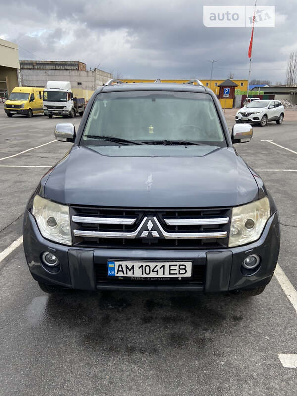 2007 mitsubishi pajero wagon
