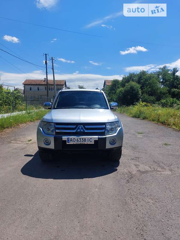 2007 mitsubishi pajero wagon
