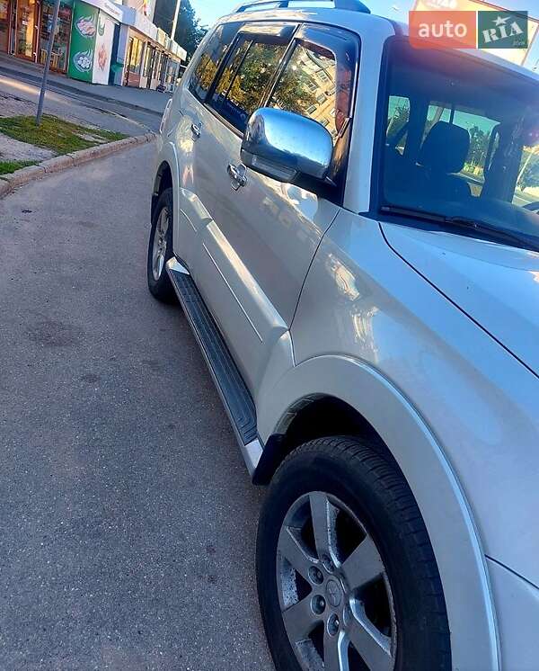 2007 mitsubishi pajero