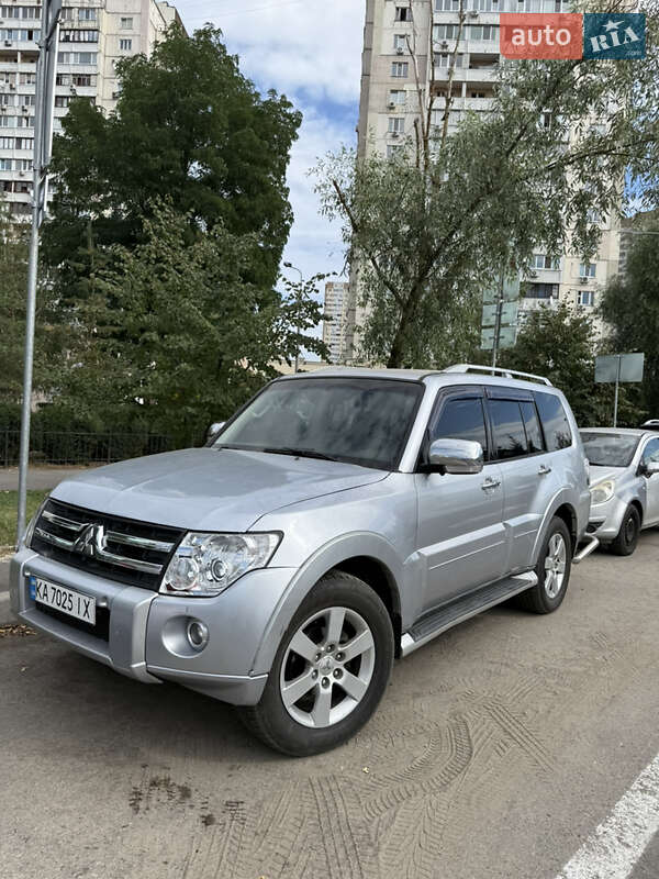 2007 mitsubishi pajero wagon
