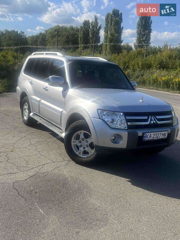 2007 mitsubishi pajero wagon