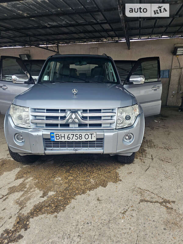2007 mitsubishi pajero wagon