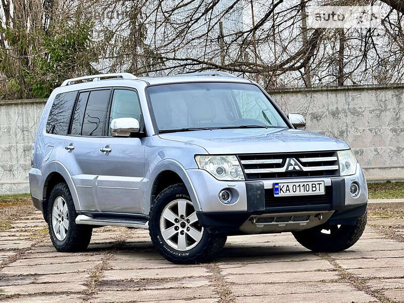 2007 mitsubishi pajero wagon