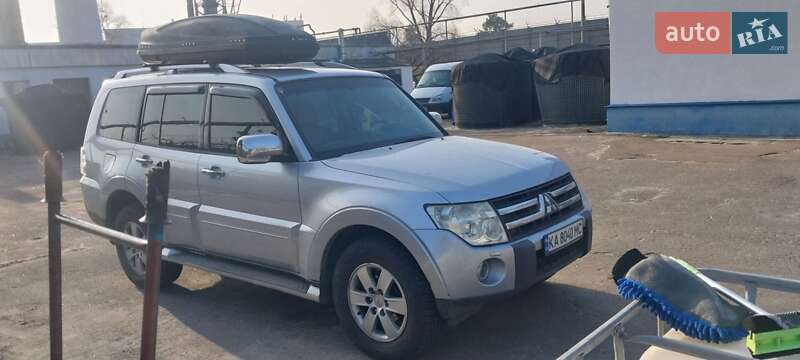 2007 mitsubishi pajero wagon