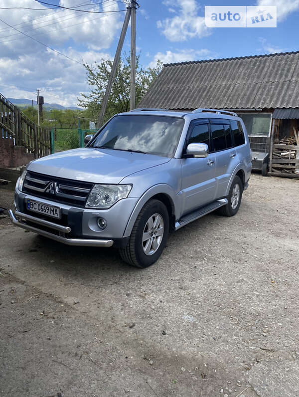 2007 mitsubishi pajero