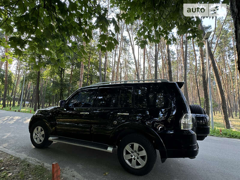 2008 mitsubishi pajero wagon