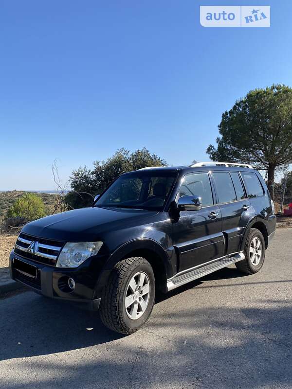 2008 mitsubishi pajero wagon