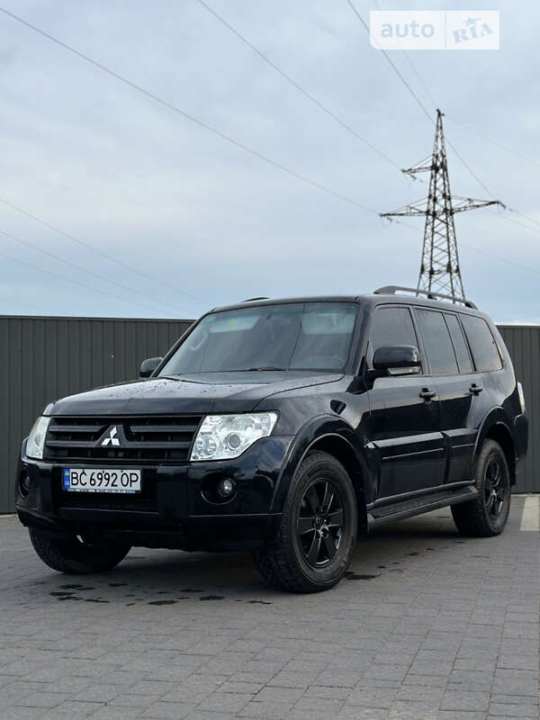 2008 mitsubishi pajero wagon