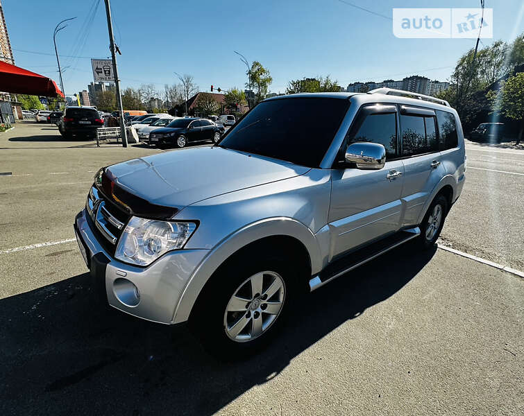 2008 mitsubishi pajero wagon