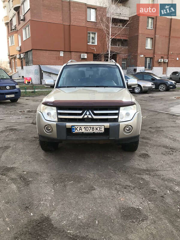 2008 mitsubishi pajero wagon
