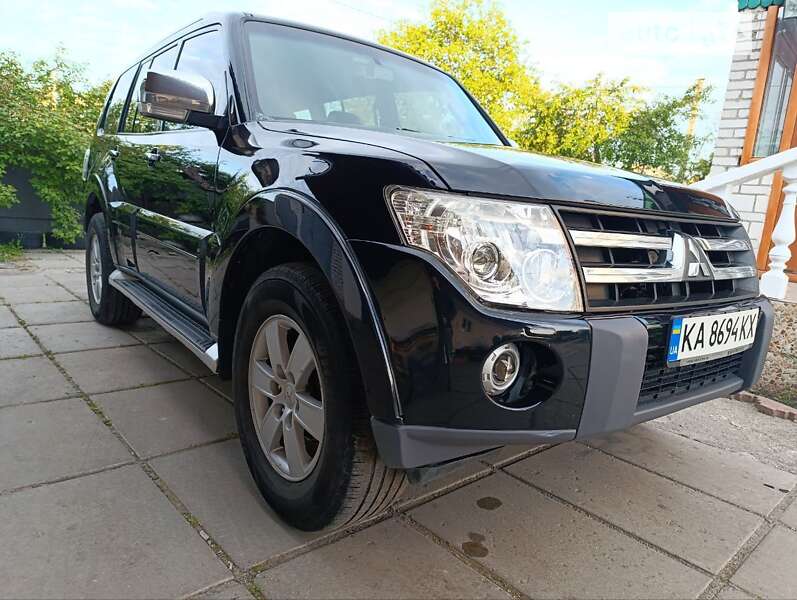 2008 mitsubishi pajero wagon
